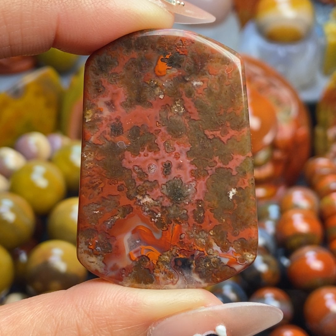 玛瑙/玉髓颈饰未镶嵌战国红