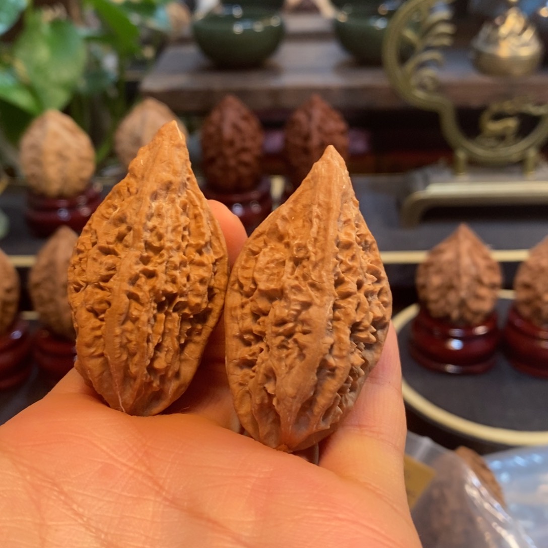 文玩核桃吊坠蚂蚁纹柳叶