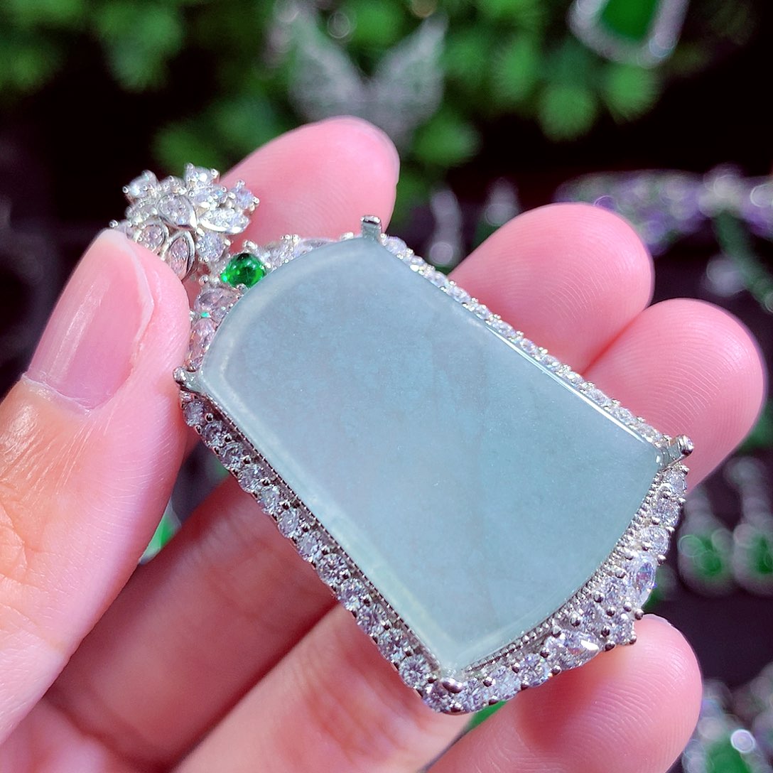 颈饰未镶嵌翡翠天然