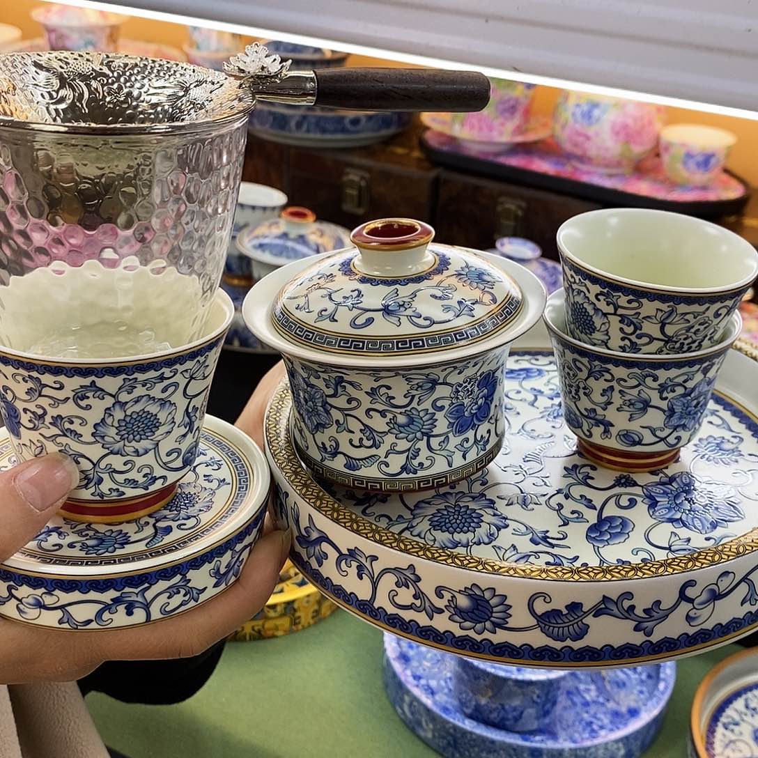 盖碗里的水煮开后放入