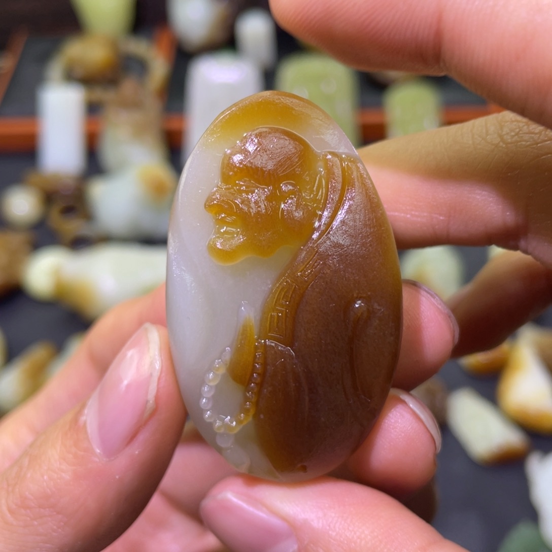 颈饰未镶嵌和田玉糖白俏色巧雕达摩