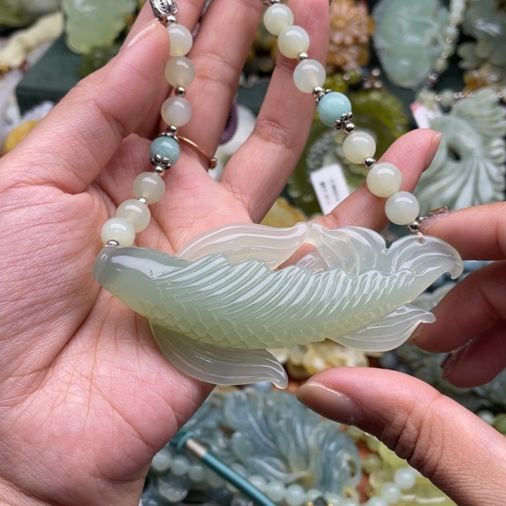 蛇纹石玉吊坠合金