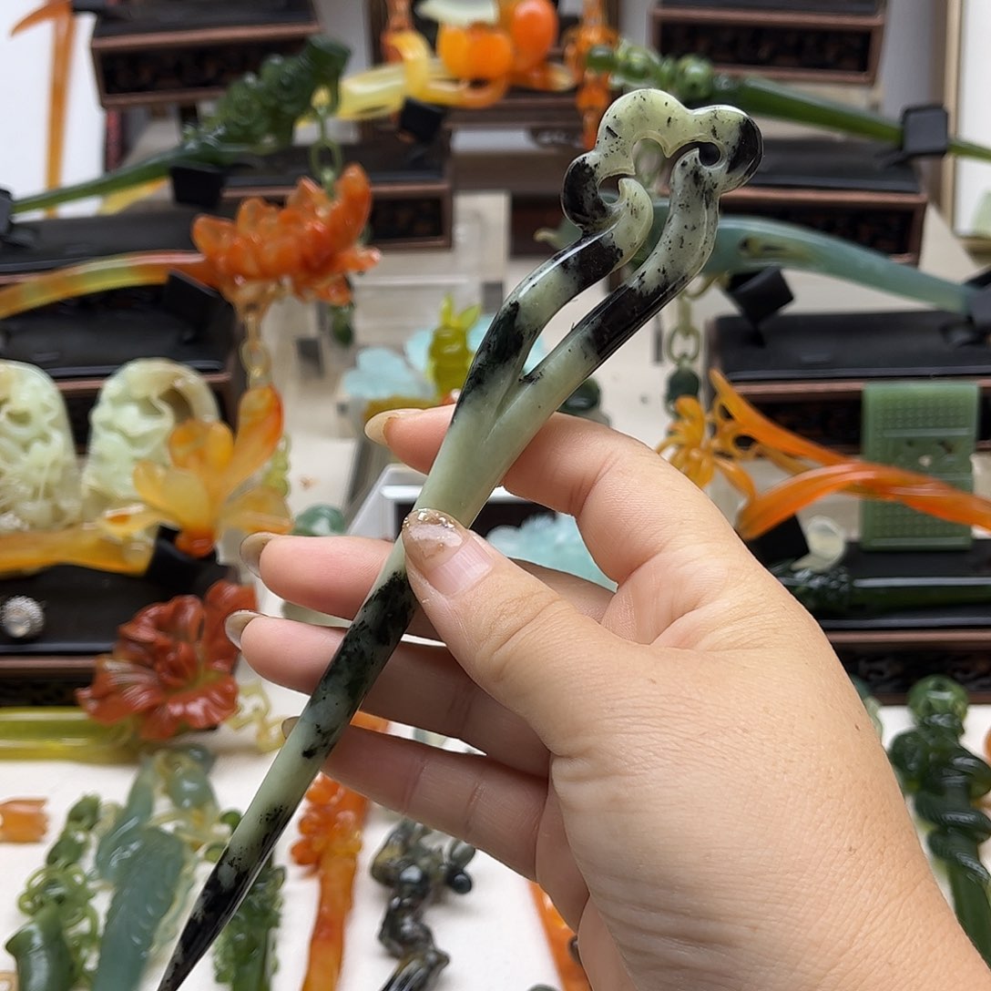 蛇纹石玉未镶嵌岫玉挂坠