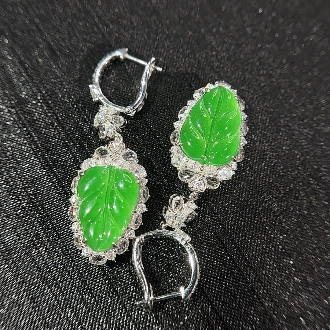 18K金天然A货翡翠高冰阳绿金枝玉叶耳坠整体：43.6×14.5×7.6mm