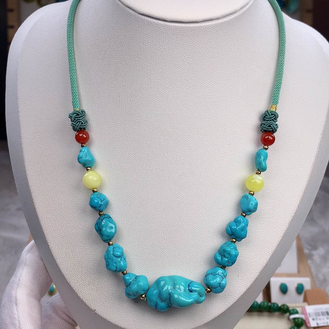 绿松石颈饰未镶嵌