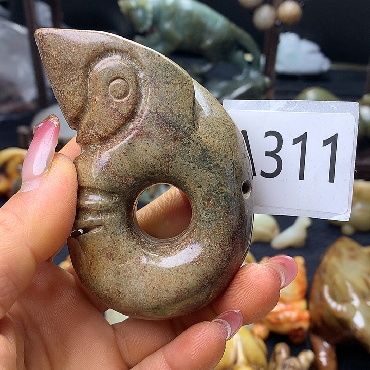 和田玉未镶嵌车挂