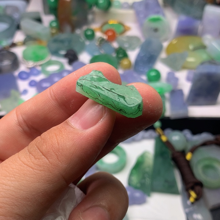 娥***仔定制翡翠未镶嵌料子