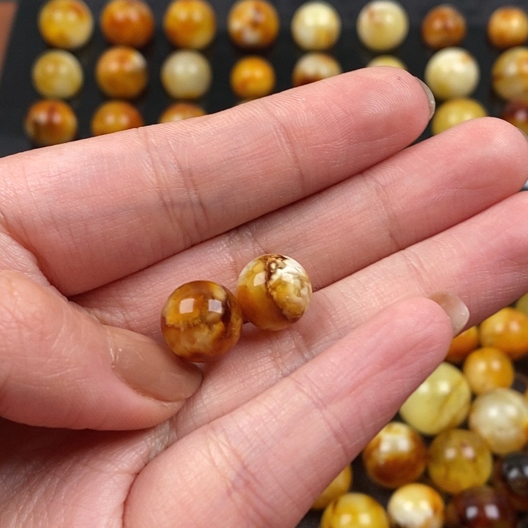 猫***猫琥珀未镶嵌裸石蜜蜡