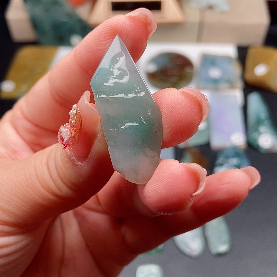 翡翠颈饰未镶嵌翡翠