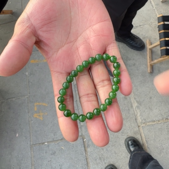 和田玉手链未镶嵌卡8菠菜绿，多样性发一，微红皮老料