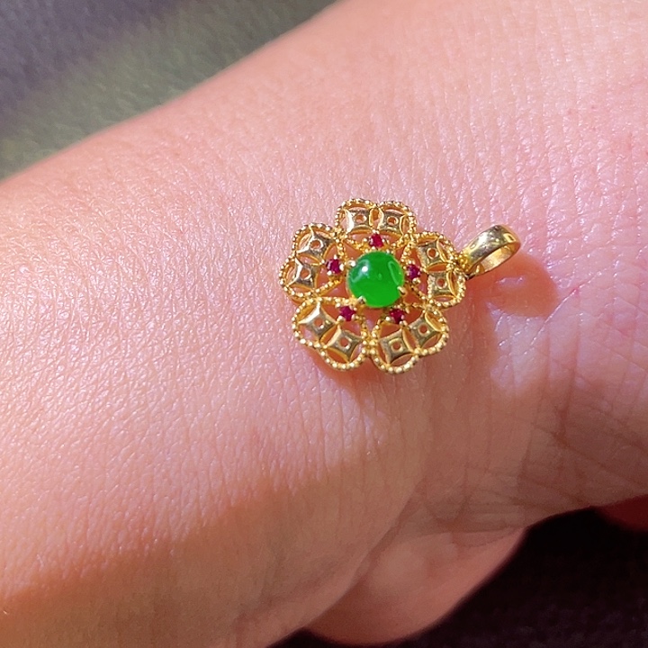 翡翠18K金镶嵌颈饰翡翠