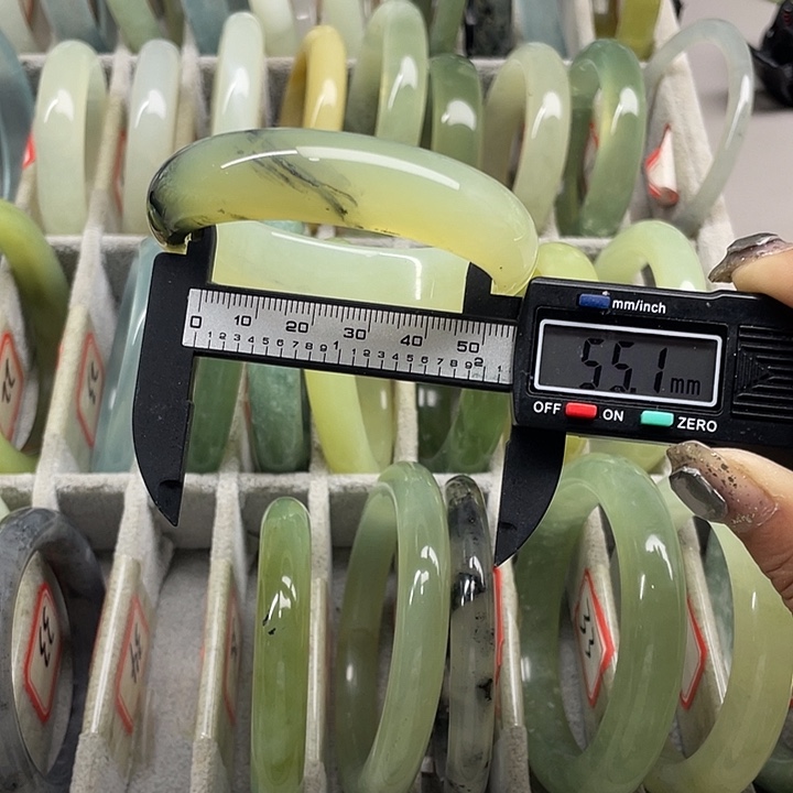 蛇纹石玉未镶嵌手镯37