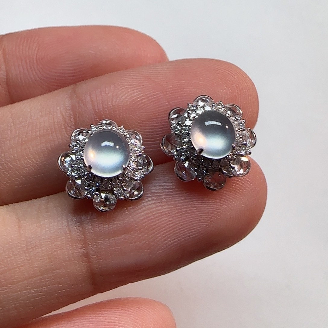 翡翠18K金镶嵌耳钉蛋面