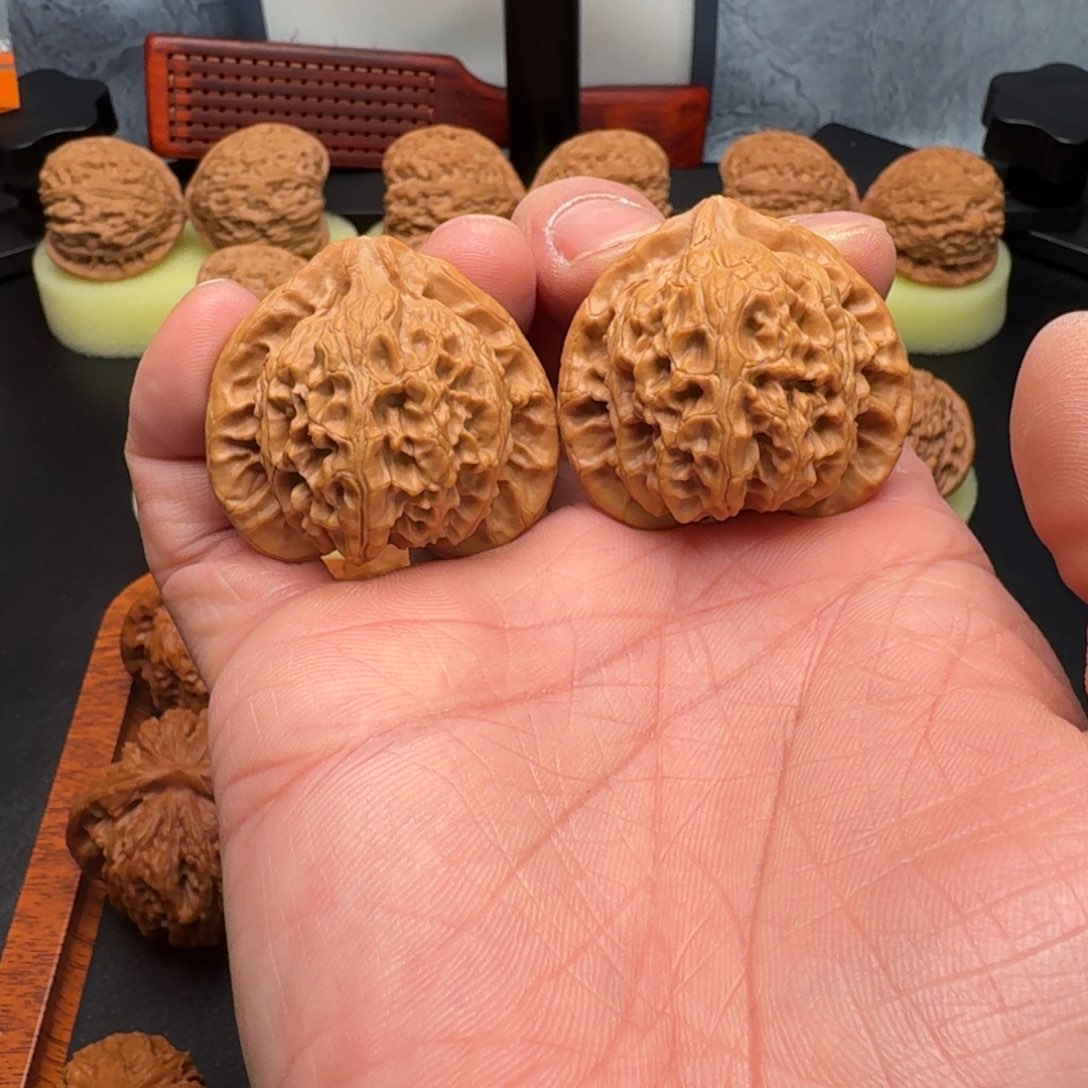 文玩核桃把件宫灯