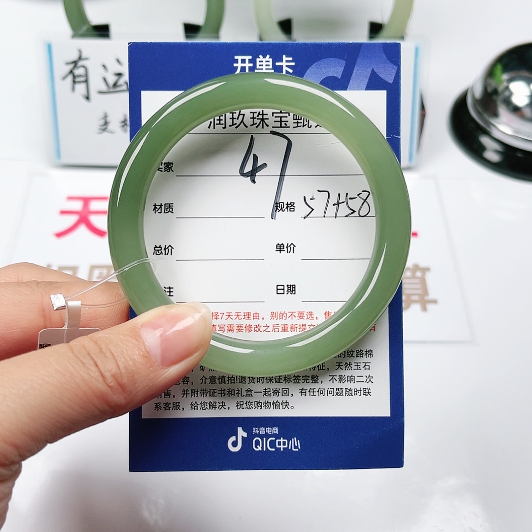 和田玉手镯未镶嵌