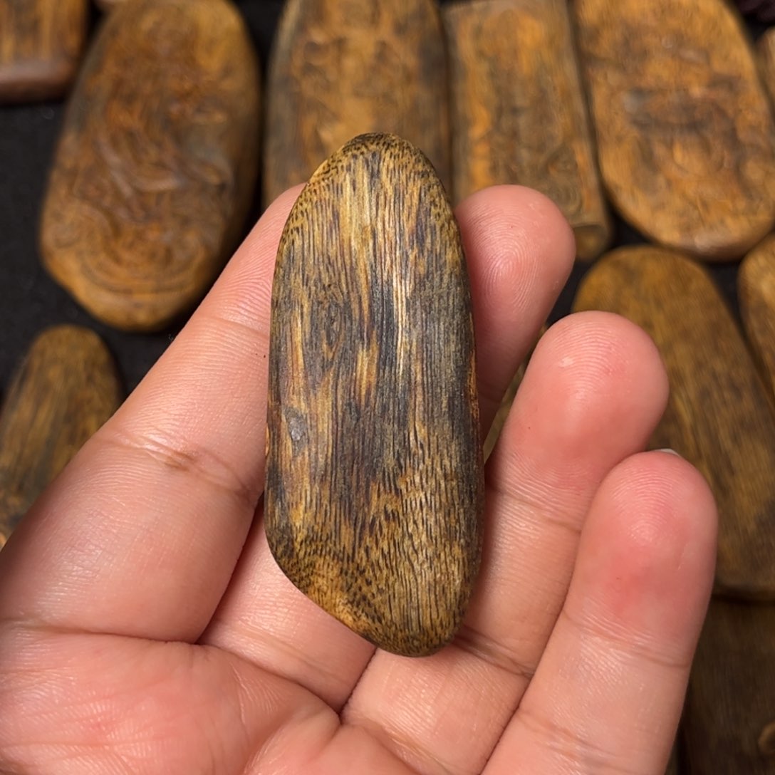 沉香吊坠奇楠沉香原材料无事牌吊坠一个