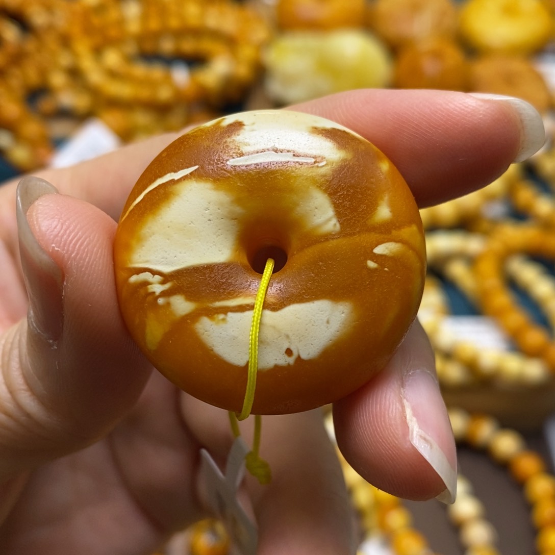 琥珀颈饰未镶嵌吕*淋