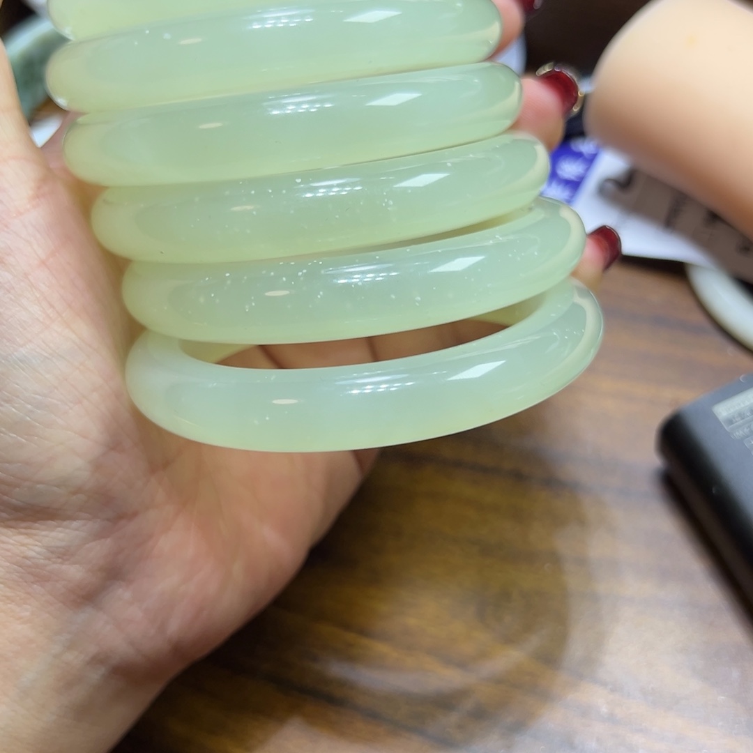 普***通蛇纹石玉未镶嵌手镯