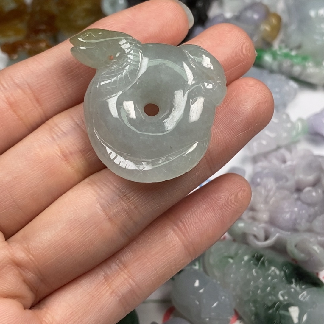 L***蓝翡翠未镶嵌颈饰翡翠