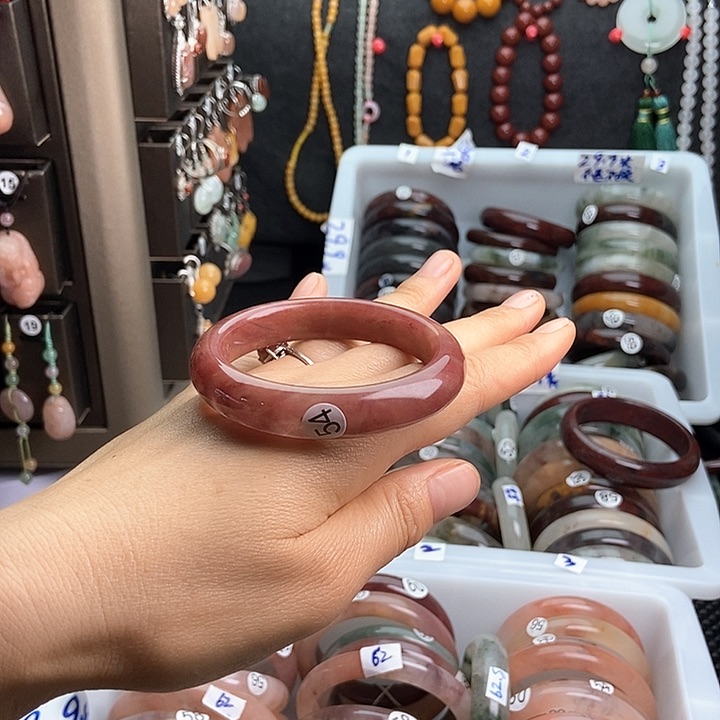 石英质玉手镯未镶嵌