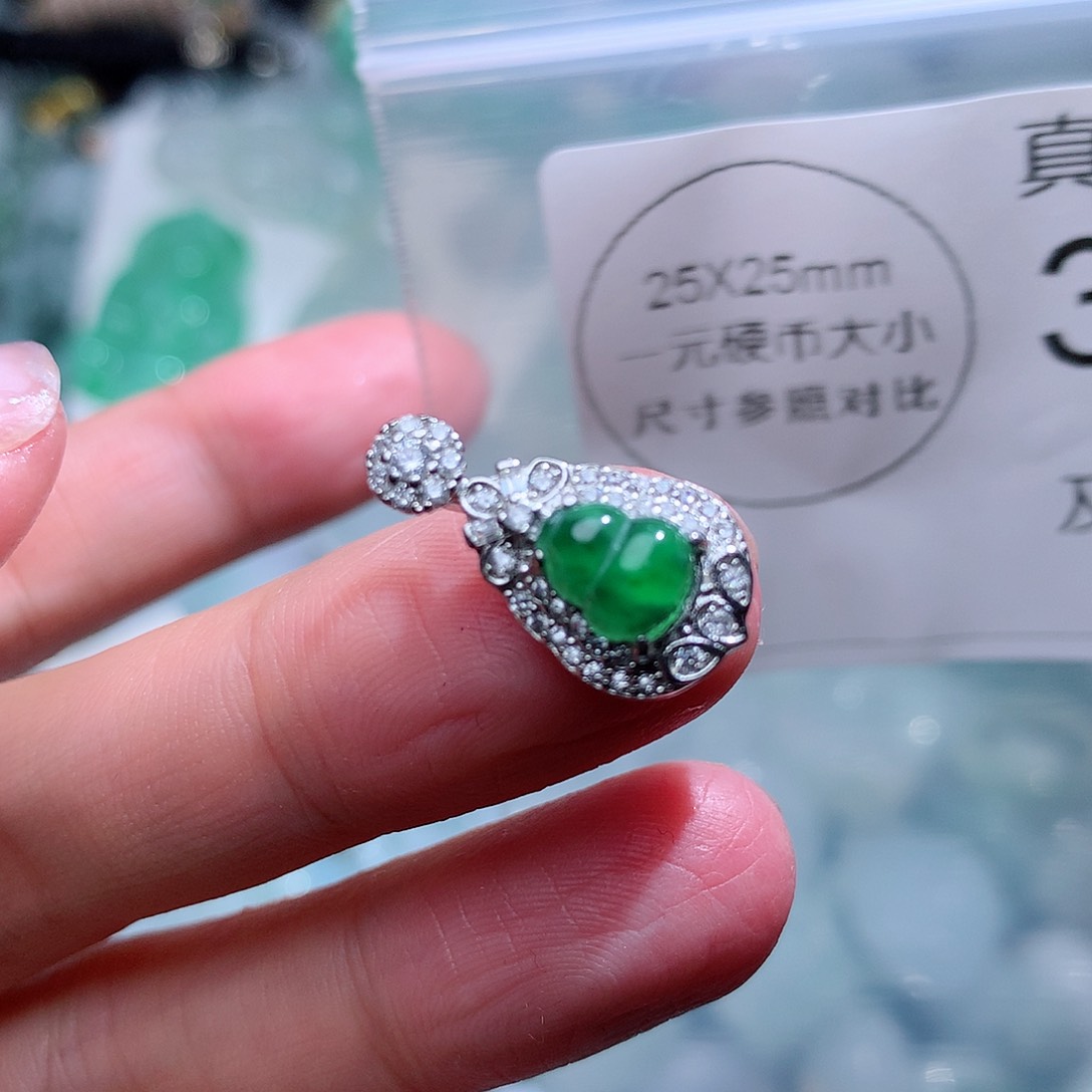 翡翠颈饰未镶嵌3975。