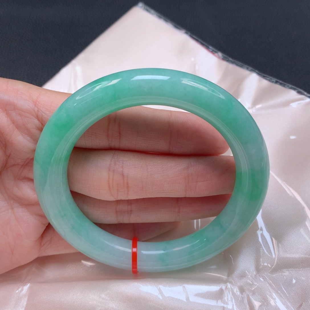 翡翠手镯未镶嵌天然