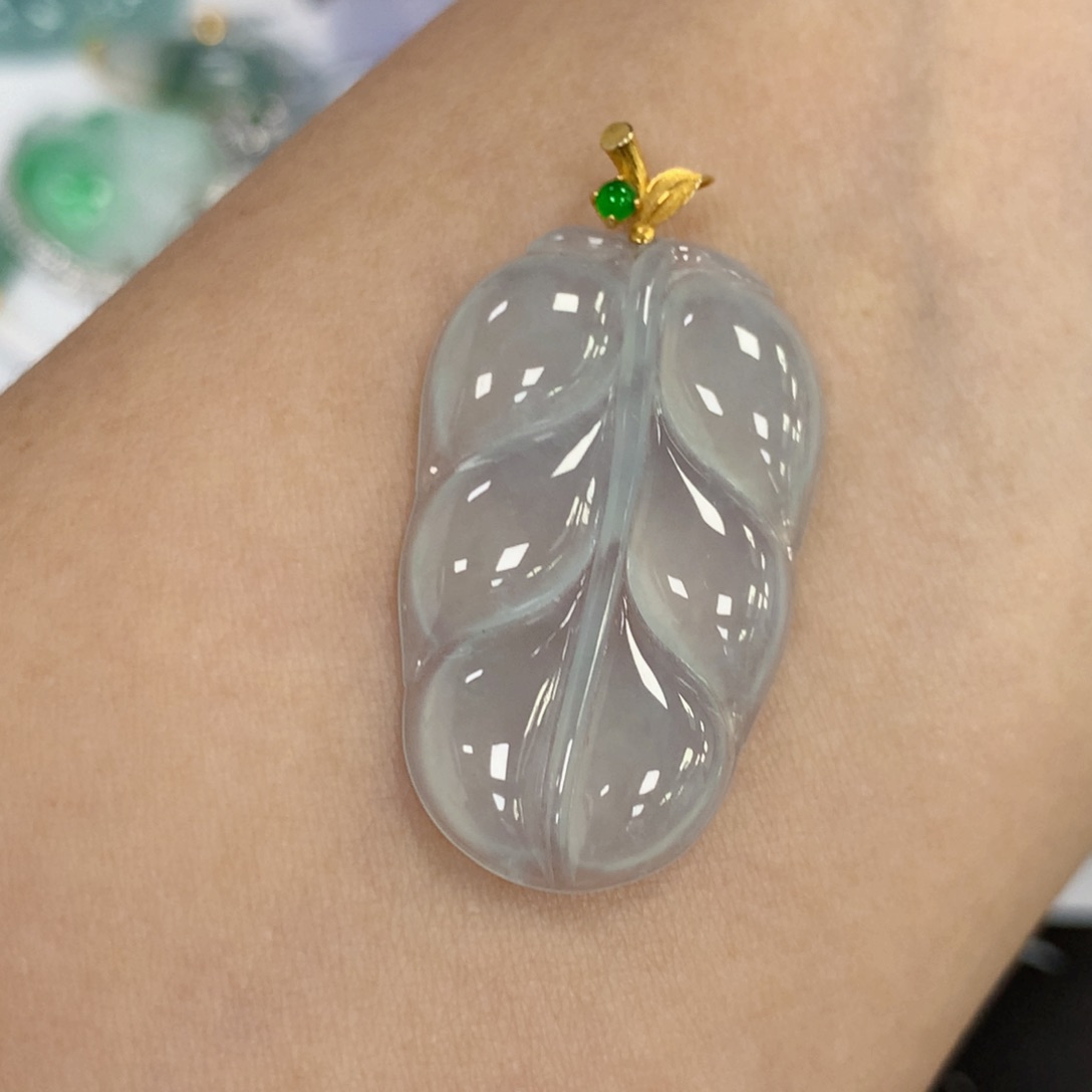 颈饰18K金镶嵌翡翠