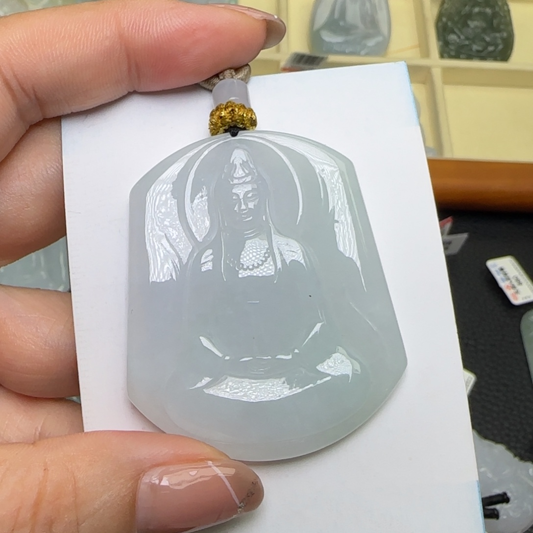 名***权翡翠未镶嵌颈饰  