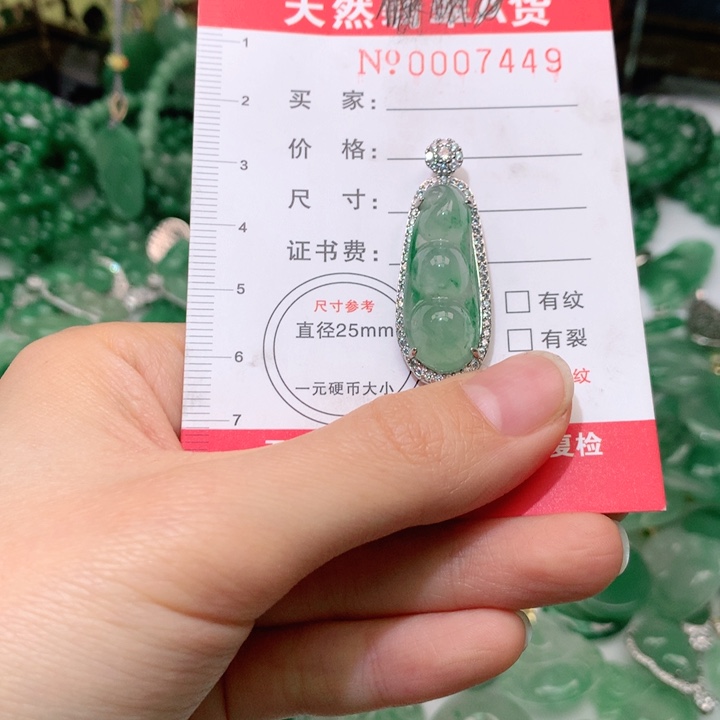 石英质玉颈饰合金