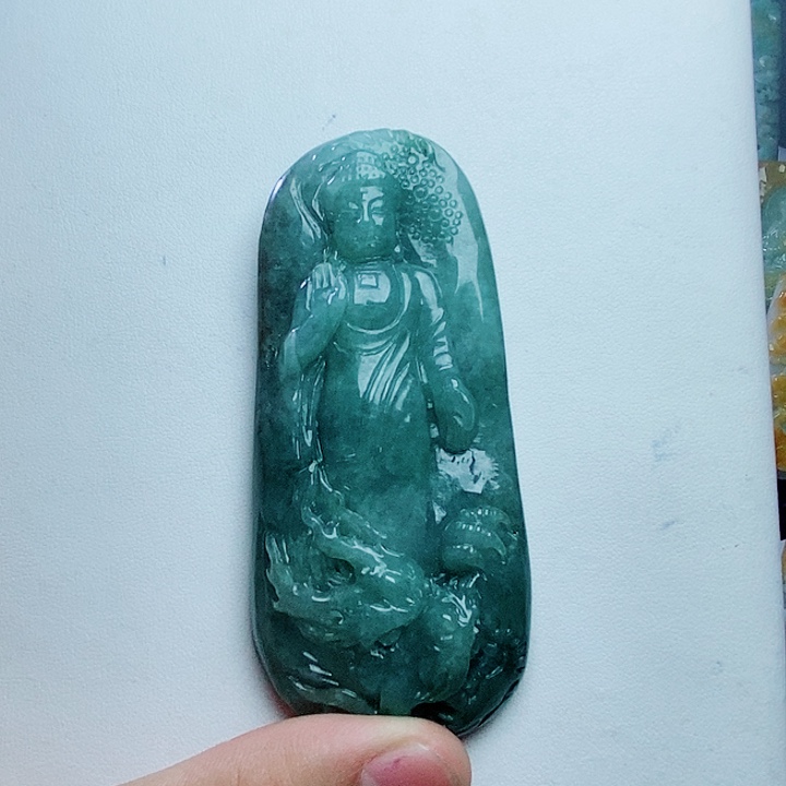 翡翠未镶嵌颈饰人物