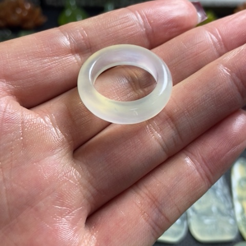 蛇纹石玉戒指圈未镶嵌