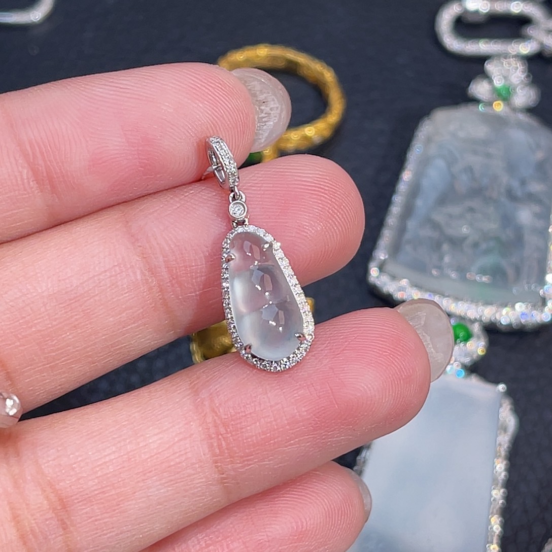 翡翠18K金镶嵌颈饰豆子