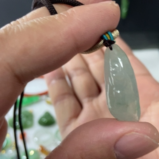 翡翠未镶嵌颈饰随型