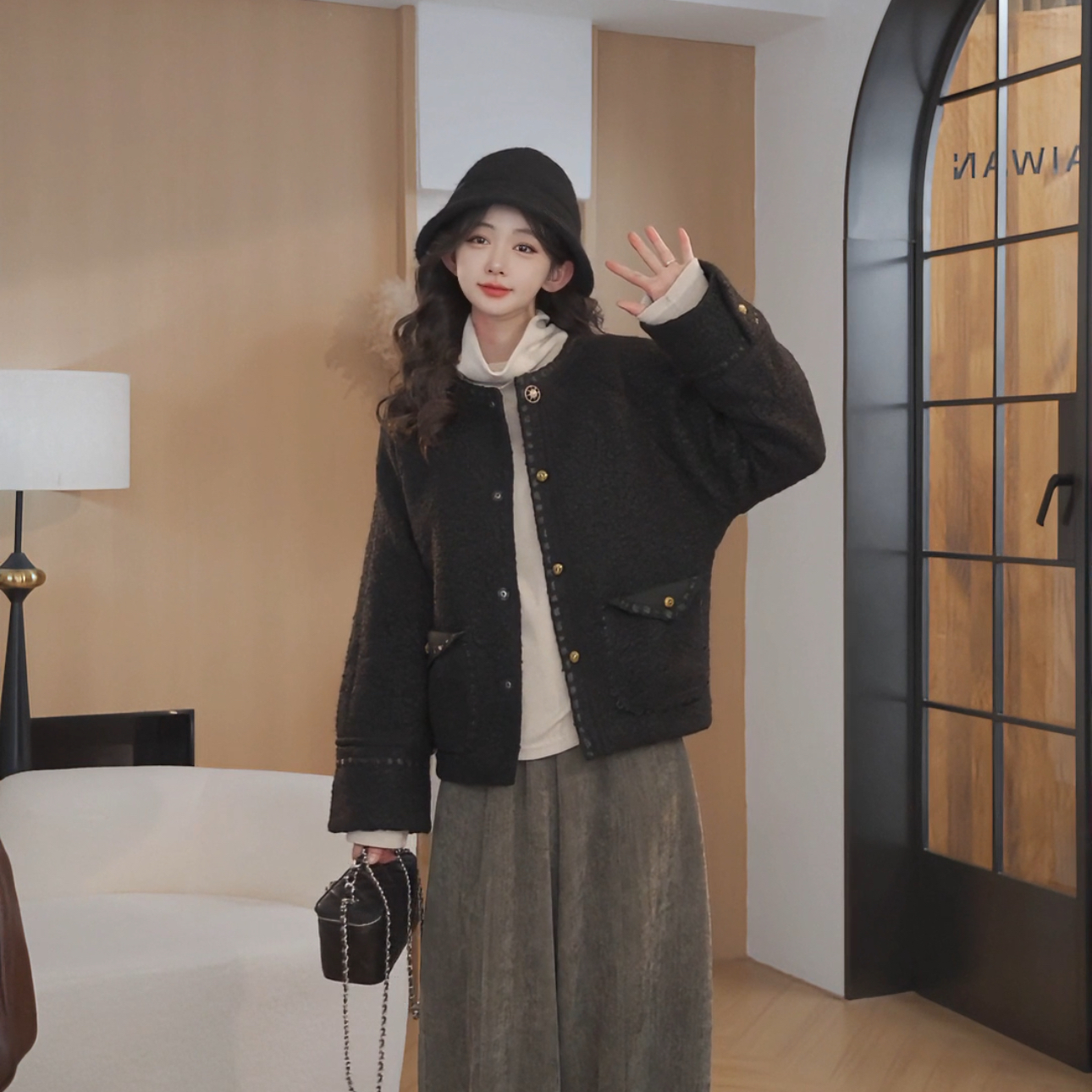 余紫绮【黑金小香】女秋冬新款宽松气质短款加棉外套YA2588040