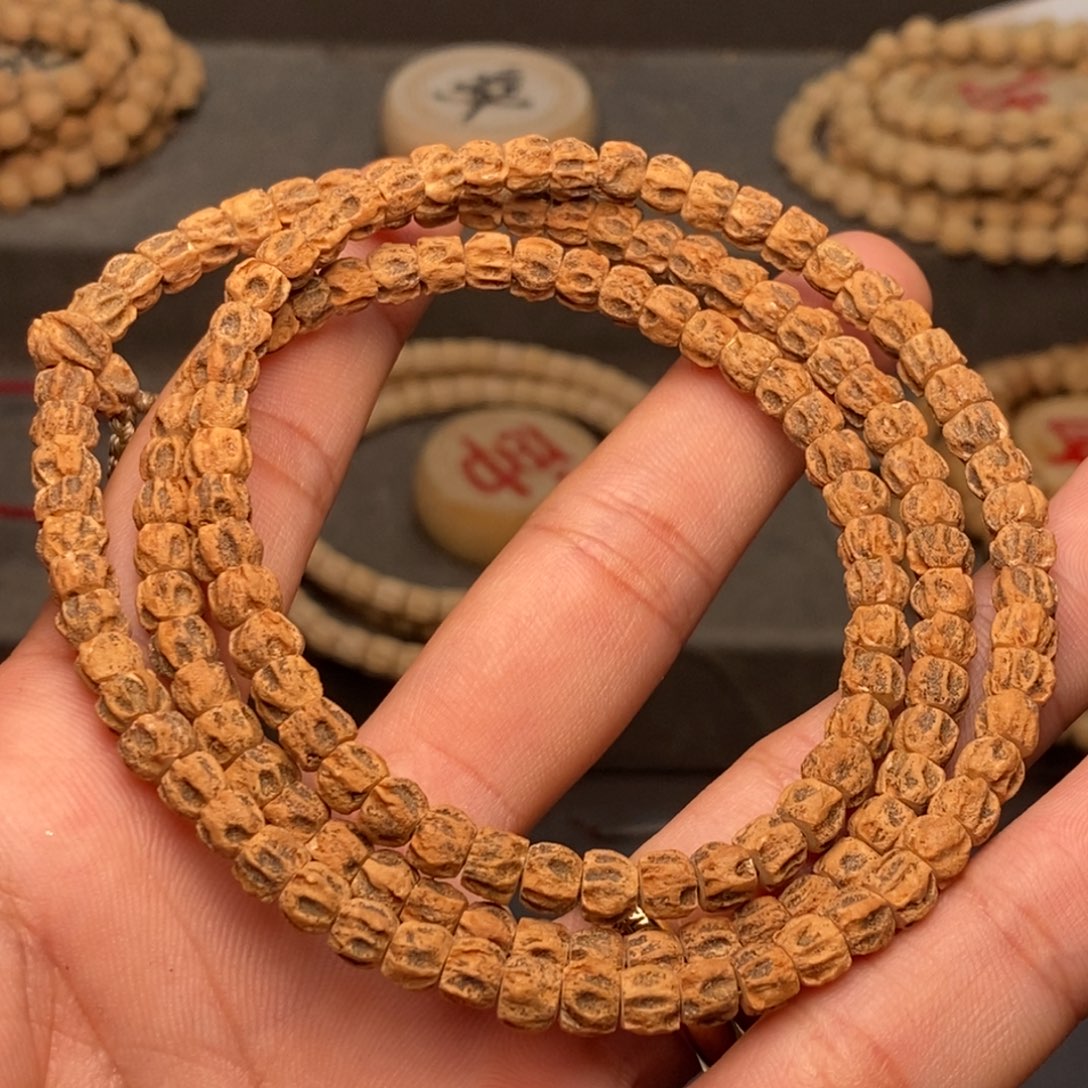 柏香籽/百香籽吊坠卖**的