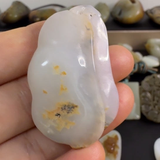 颈饰未镶嵌和田玉（白玉）