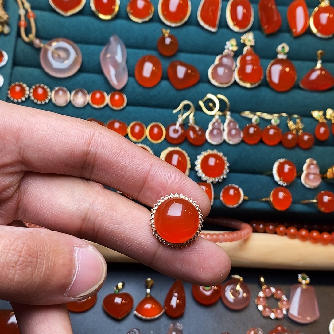 古***！南红玛瑙18K金镶嵌戒指