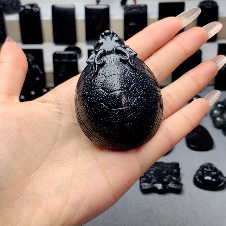 和田玉（墨玉）把件未镶嵌有毛孔