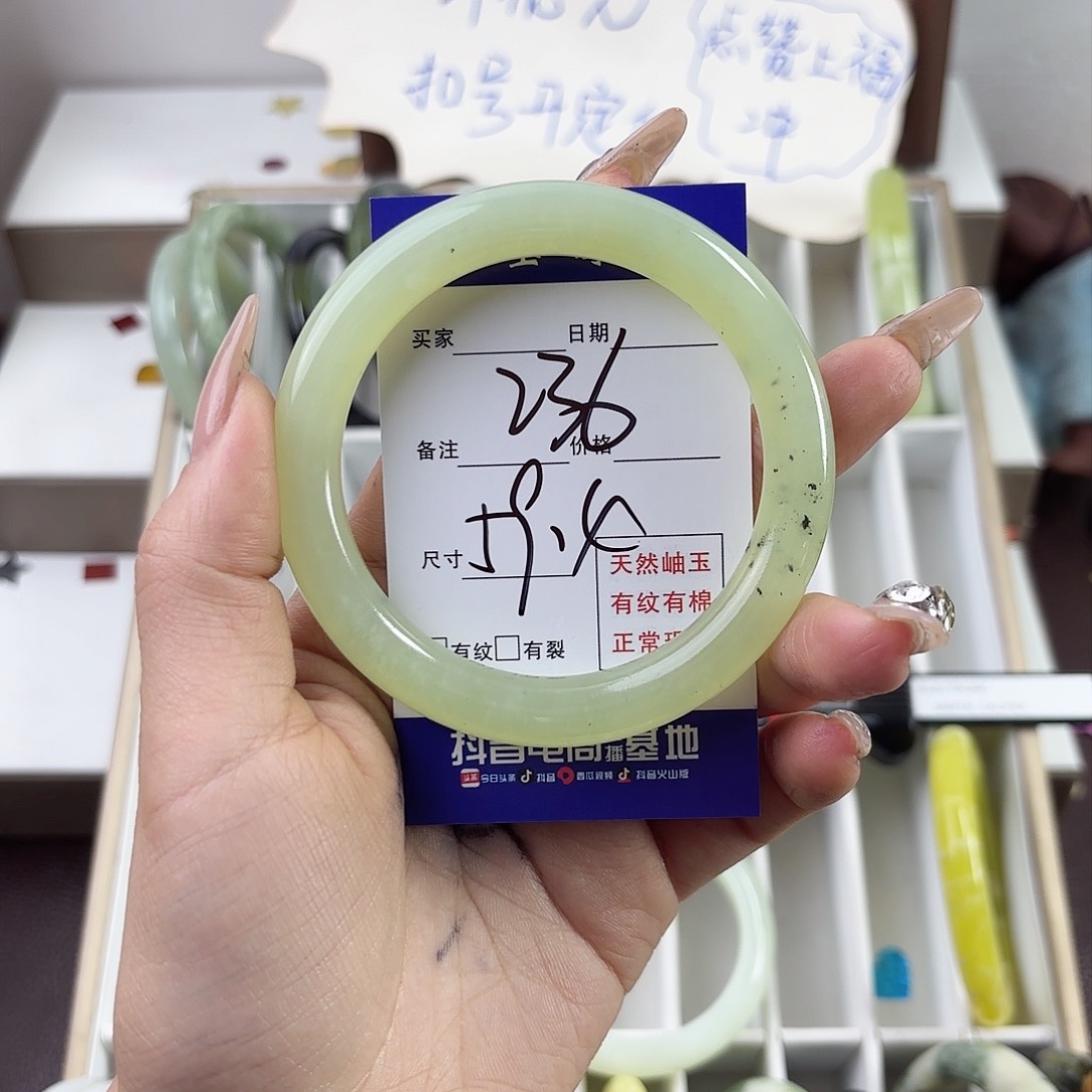 蛇纹石玉手镯未镶嵌苦**来