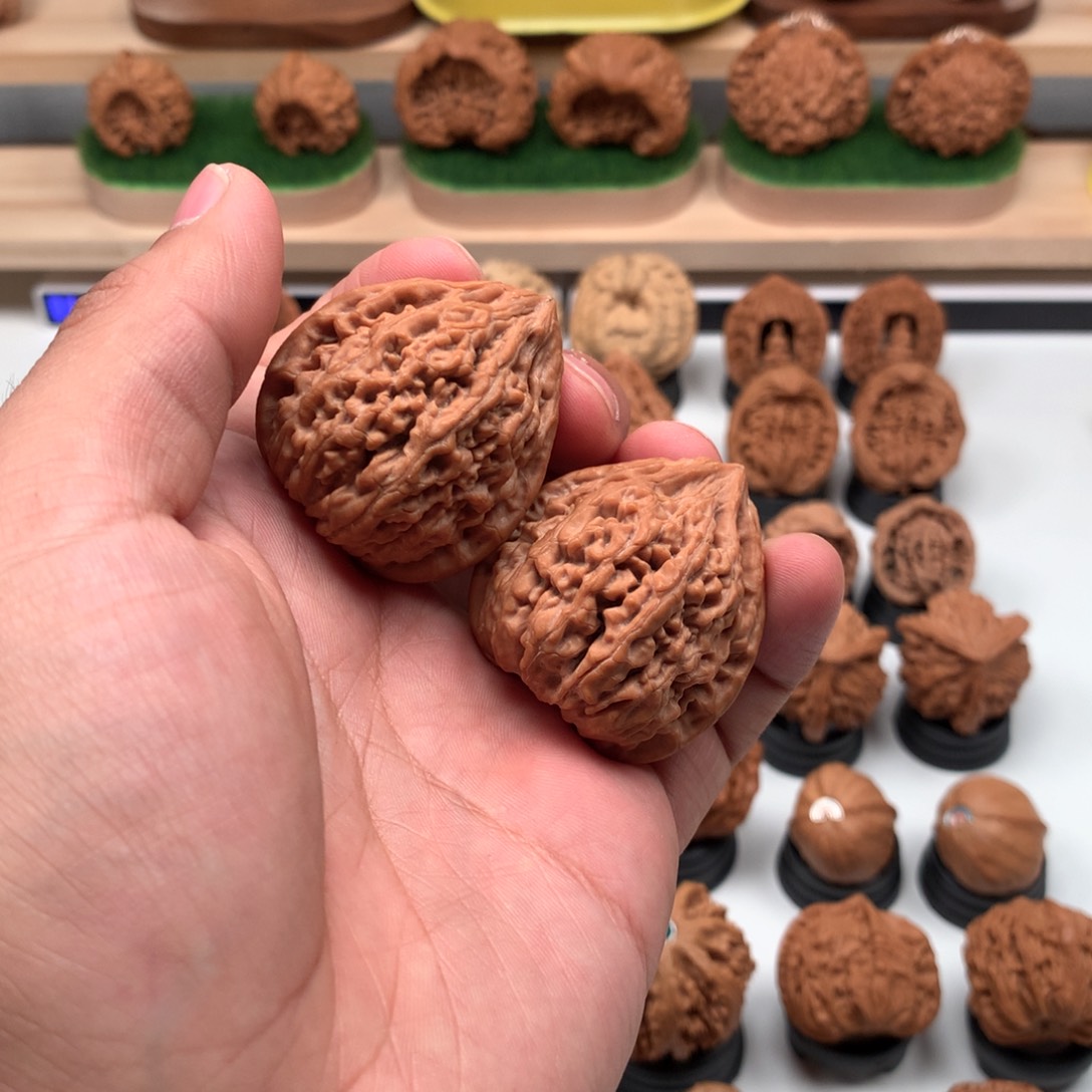 【闪购商品】文玩核桃吊坠粤***情隐隐约约