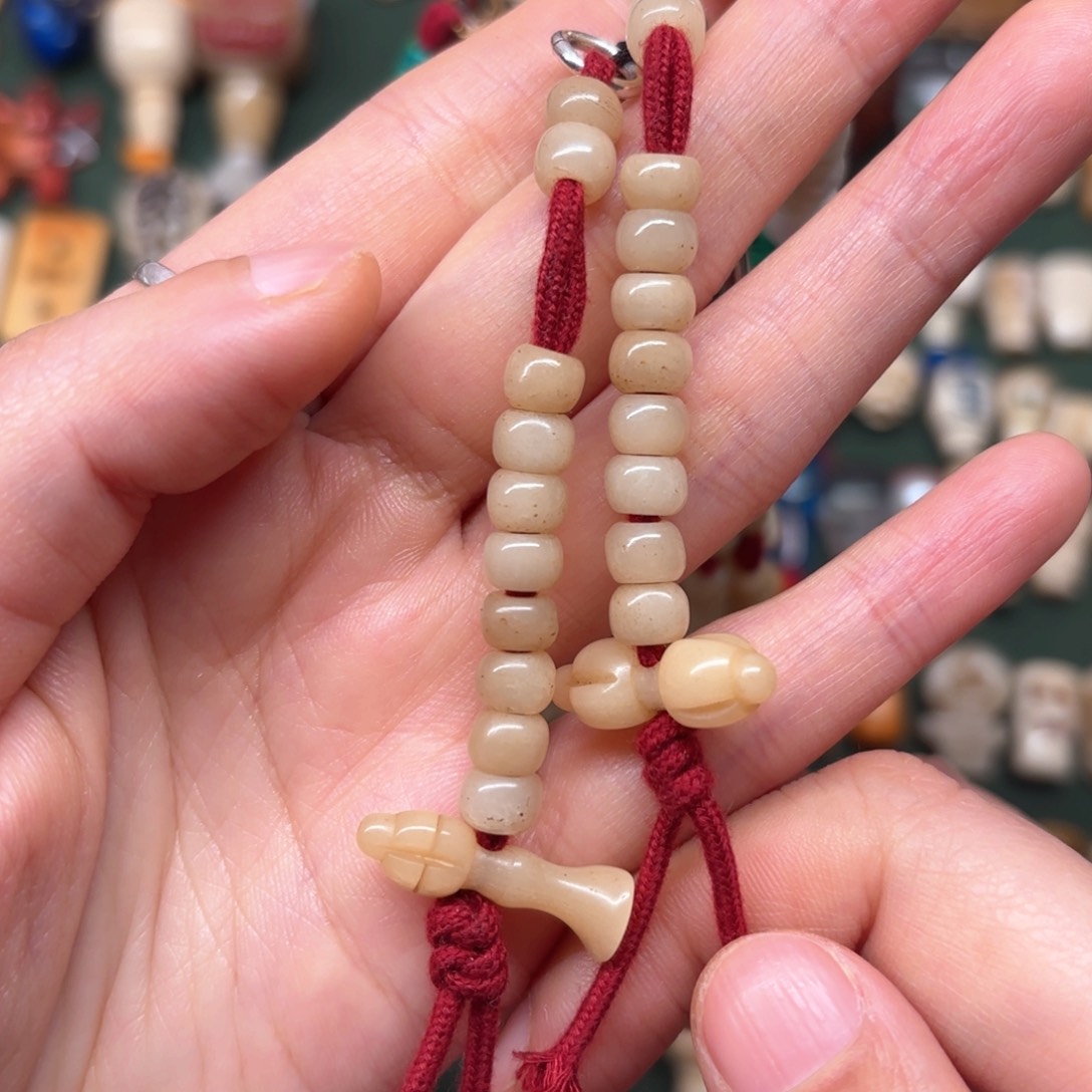 配饰和化妆等工序制作