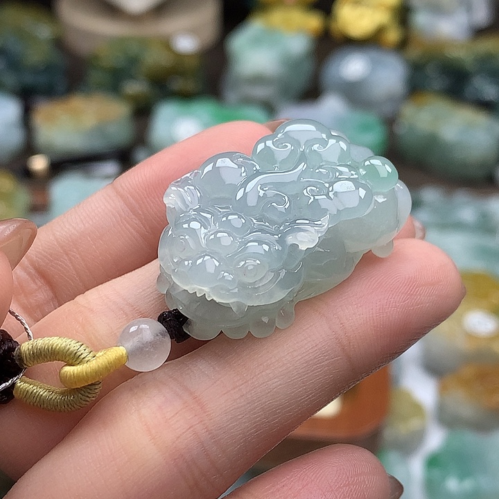 1***。翡翠未镶嵌颈饰貔貅31