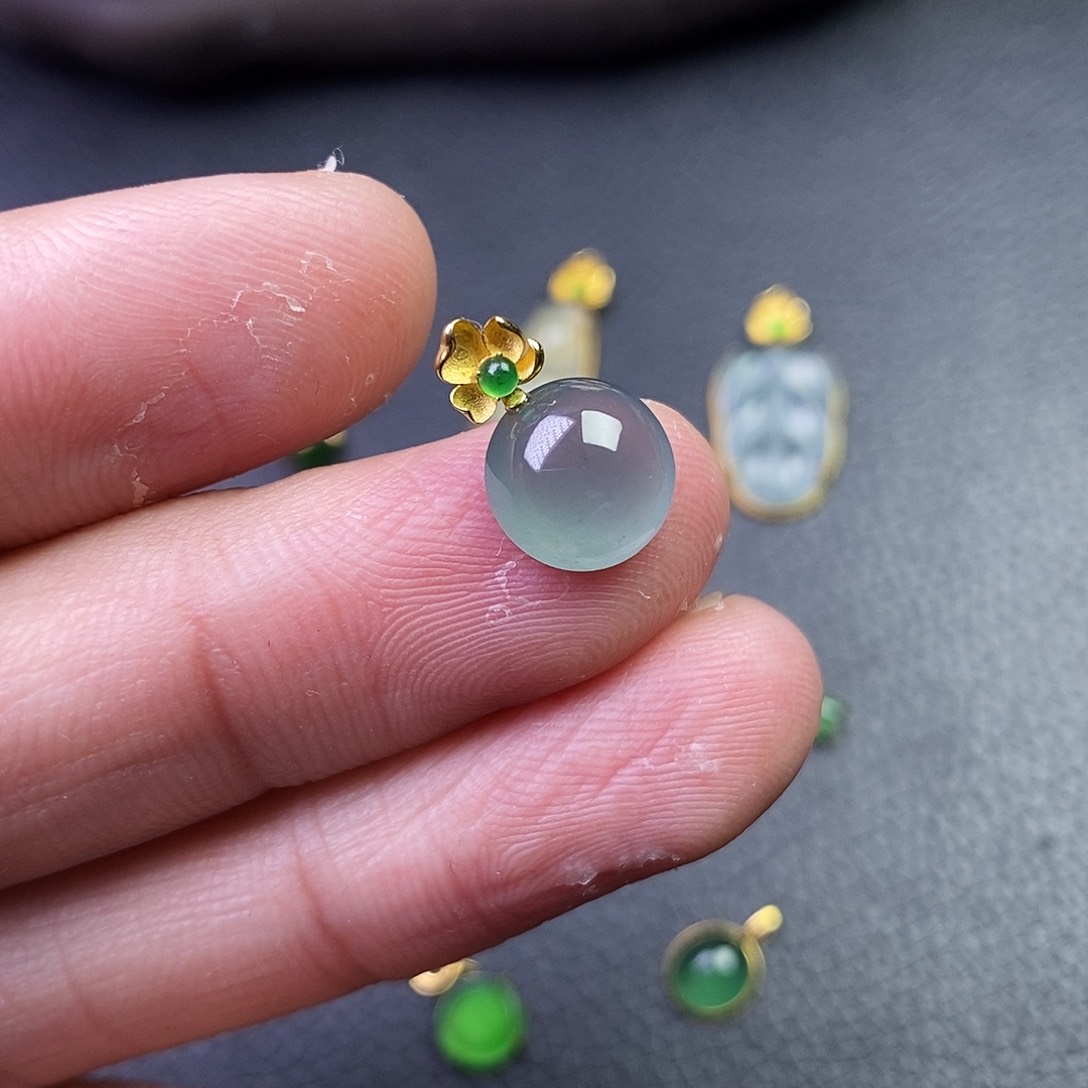 吊坠(不含链)18K金镶嵌翡翠