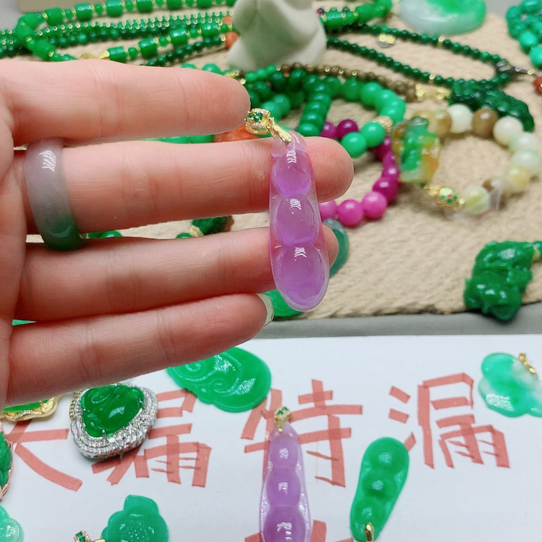 翡翠未镶嵌颈饰一图一物 实物为准