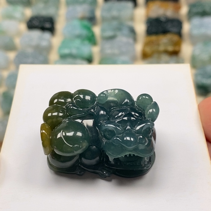 翡翠颈饰未镶嵌天然翡翠貔貅吊坠