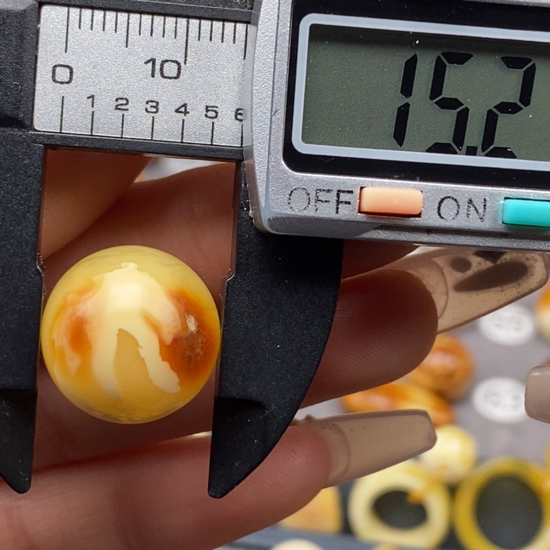 琥珀未镶嵌耳饰圆珠