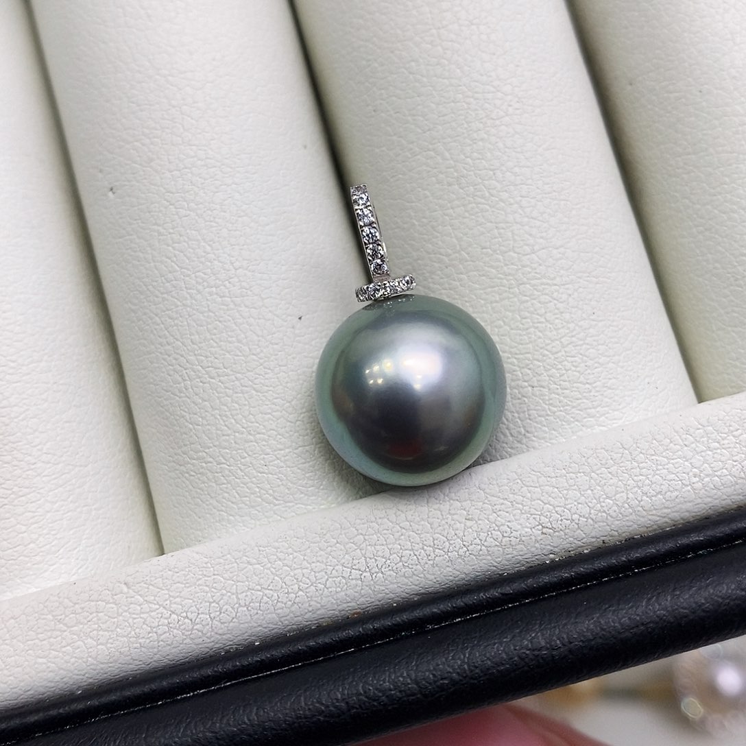 海水珍珠颈饰18K金镶嵌孔雀绿吊坠12.9m m