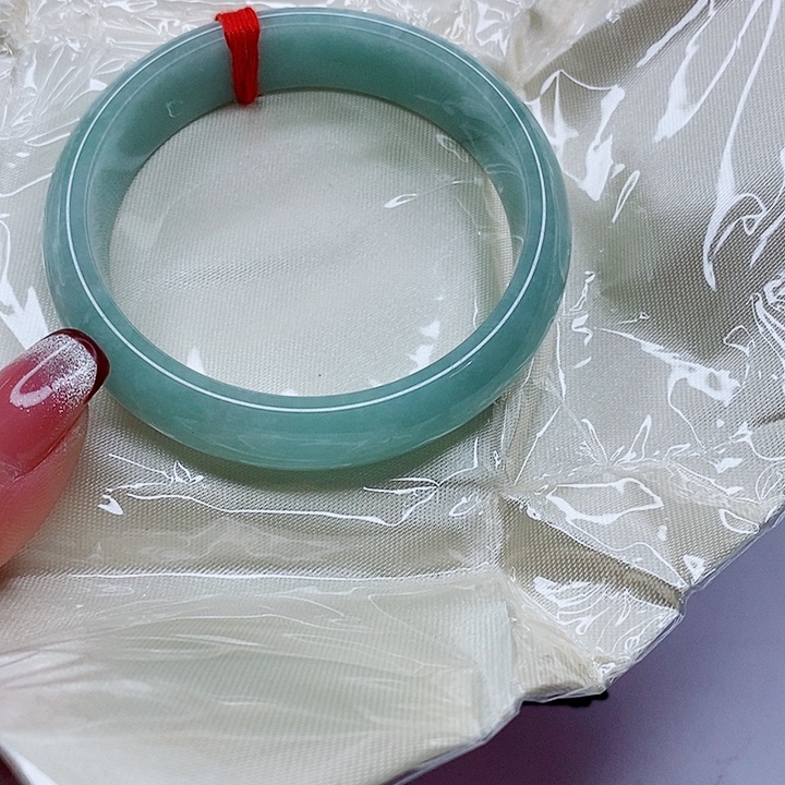 翡翠手镯（圆镯）未镶嵌不*道