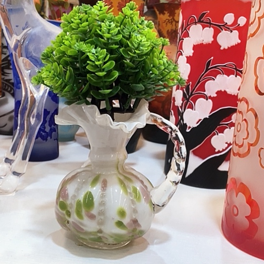 琉璃花瓶高13厘米口径2厘米