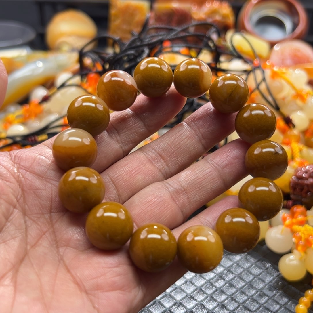 石英质玉未镶嵌颈饰